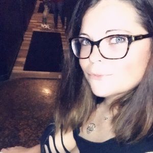 Meet your Posher, Leigh